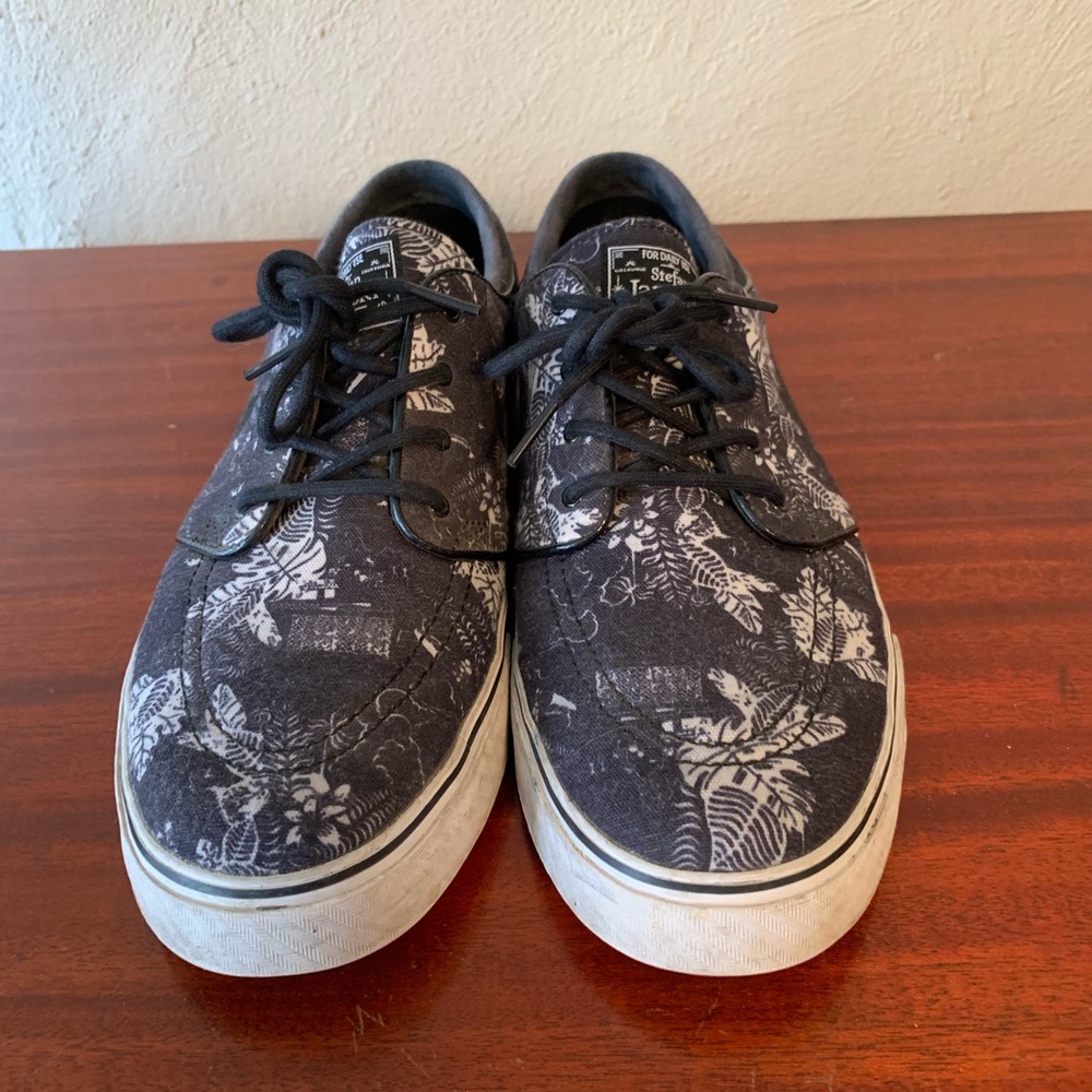 Used Nike sb blue floral Stefan Janoski
